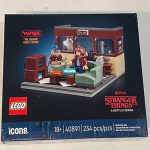 New| LEGO Stranger Things WSQK The Squawk Radio Station